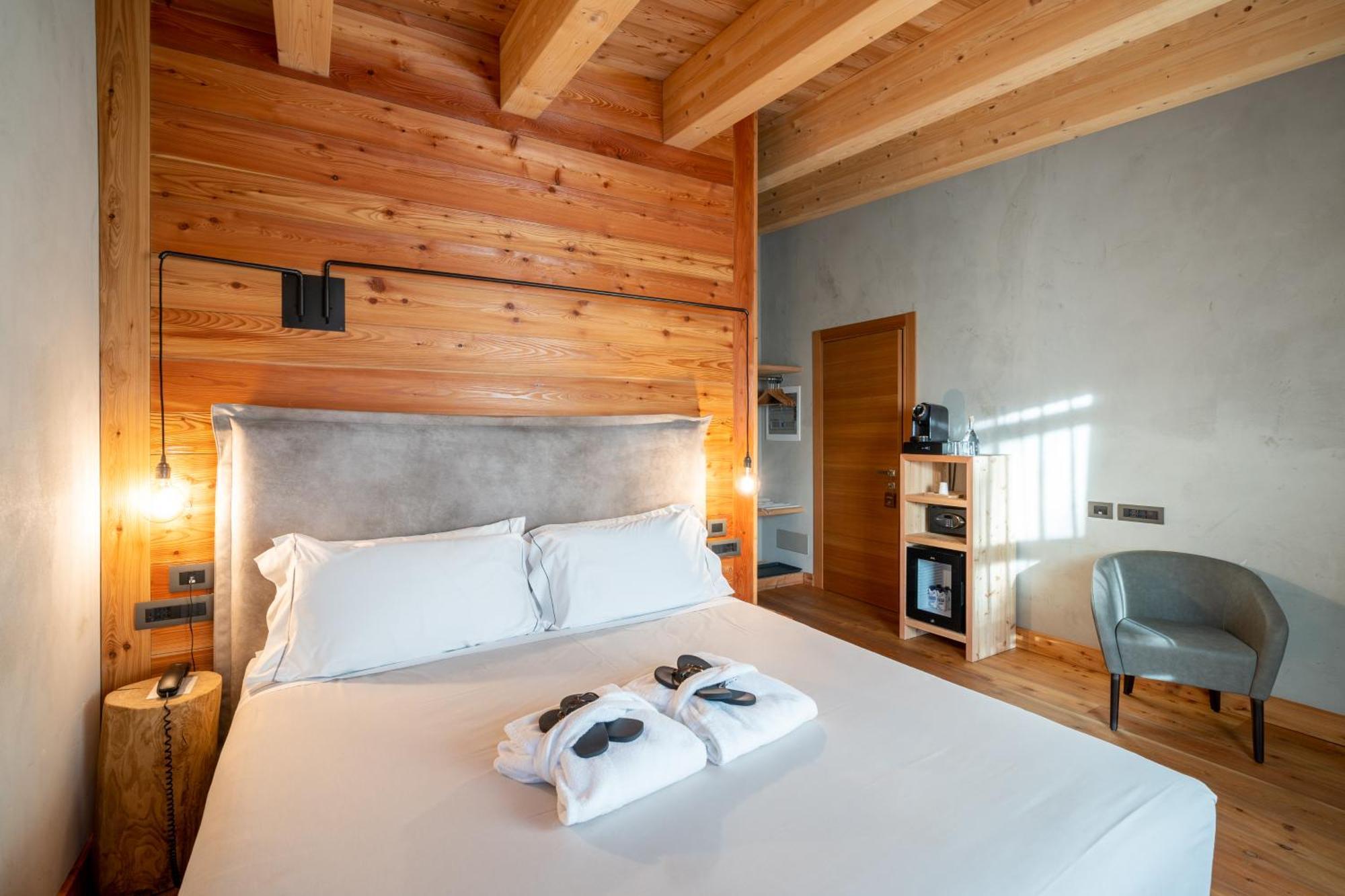 Au Charmant Petit Lac - Ecohotel Parc & Spa Champoluc Eksteriør bilde